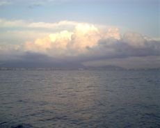 西戸崎の浜から見る博多湾