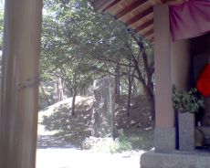 福岡県春日市の『上の地蔵』、その堂の脇の石碑