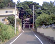 春日熊野神社への参道と宮口