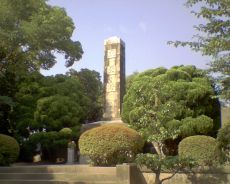 春日熊野神社脇の忠霊塔