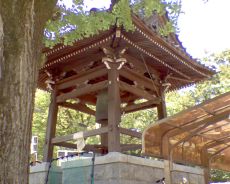 月光山長円寺の鐘楼と梵鐘