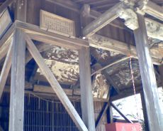 比良松山王神社の拝殿内
