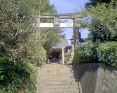 比良松山王神社の境内