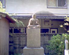 豊川稲荷九州別院最勝山東慶院の人型座像
