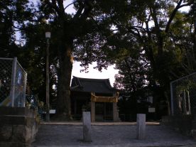 山田宝満神社の正面貌