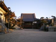 光明山摂取寺の本堂